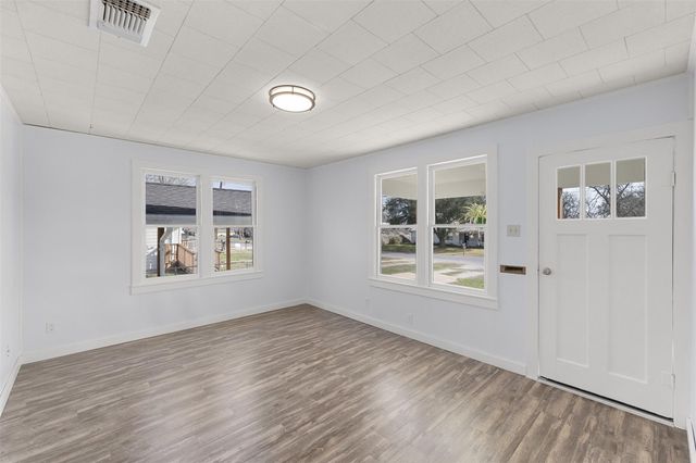 403 N College Street, Weimar, TX 78962