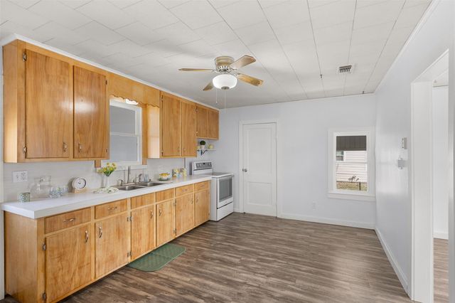 403 N College Street, Weimar, TX 78962