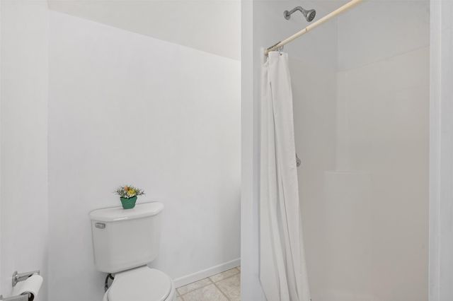 403 N College Street, Weimar, TX 78962