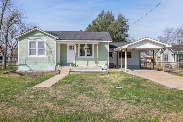 403 N College Street, Weimar, TX 78962
