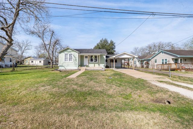 403 N College Street, Weimar, TX 78962