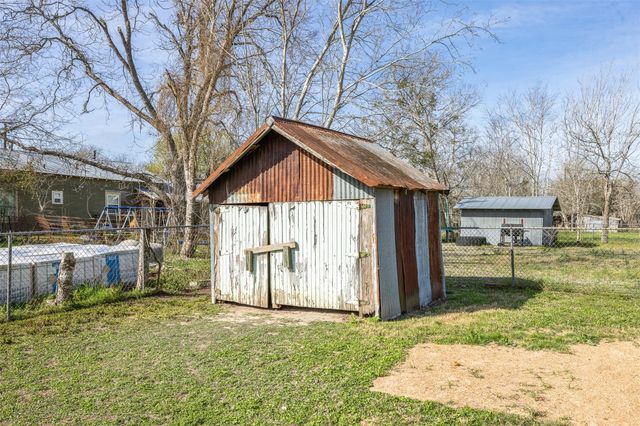 403 N College Street, Weimar, TX 78962