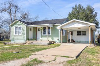403 N College Street, Weimar, TX 78962