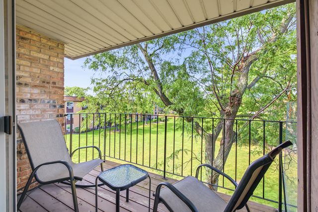705 Heritage Drive 8-310, Hoffman Estates, IL 60169