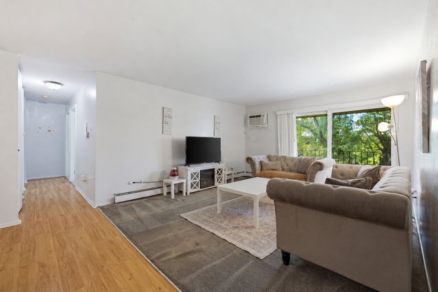 705 Heritage Drive 8-310, Hoffman Estates, IL 60169