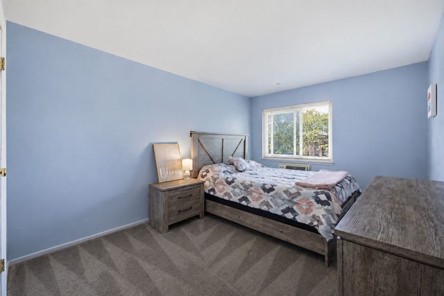 705 Heritage Drive 8-310, Hoffman Estates, IL 60169