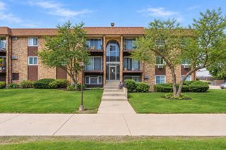 705 Heritage Drive 8-310, Hoffman Estates, IL 60169