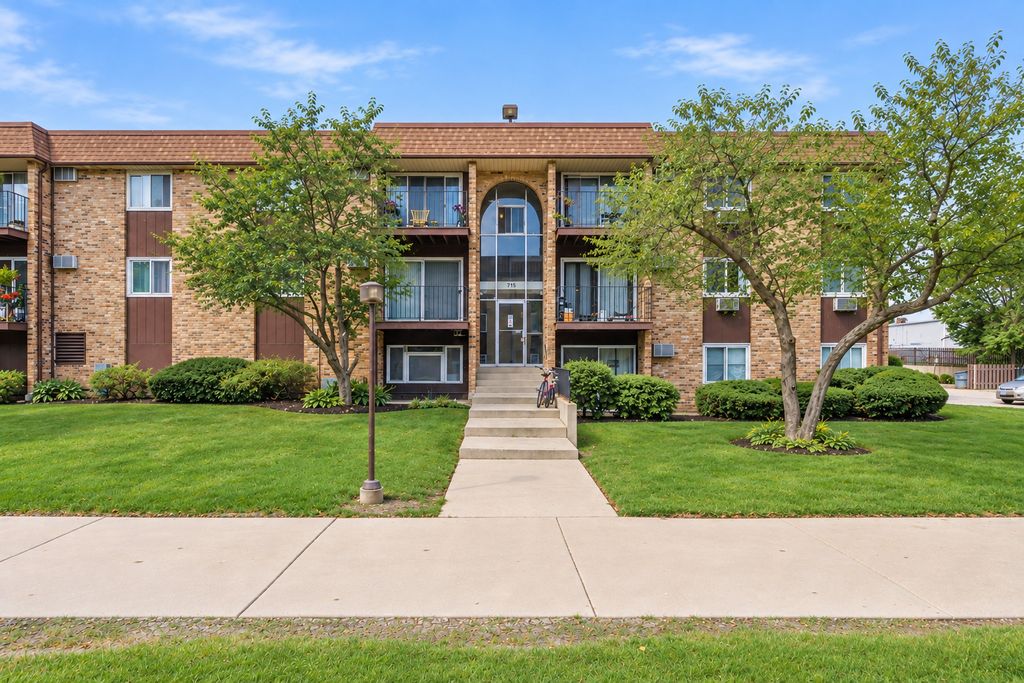 705 Heritage Drive 8-310, Hoffman Estates, IL 60169