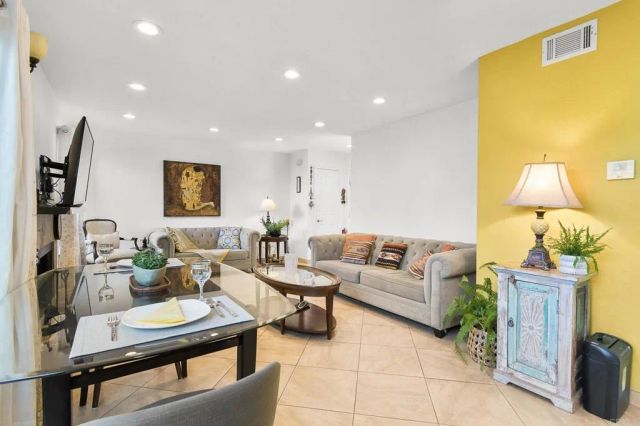 565 S Mollison Ave D, El Cajon, CA 92020
