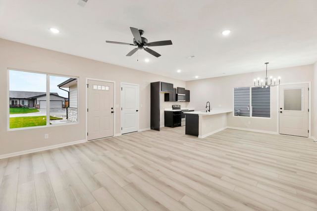 9225 E Fox Pointe Ct, Bel Aire, KS 67226