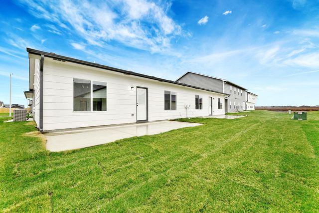 9225 E Fox Pointe Ct, Bel Aire, KS 67226