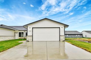 9225 E Fox Pointe Ct, Bel Aire, KS 67226