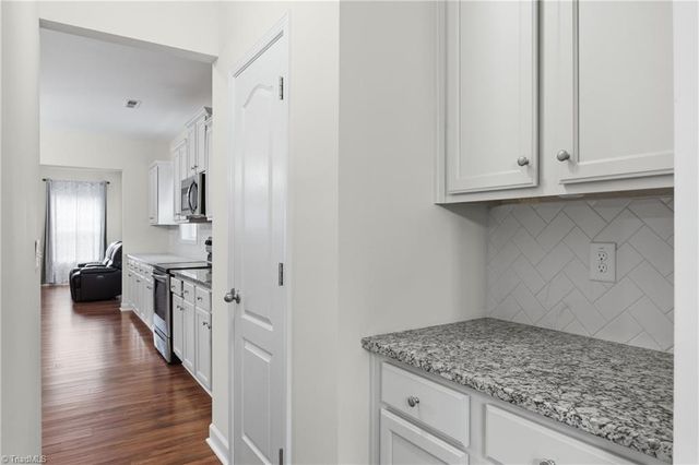 4534 Jasper Ridge Drive, Clemmons, NC 27012