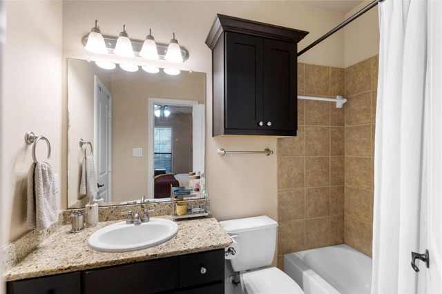 1045 W 22nd Street G, Houston, TX 77008