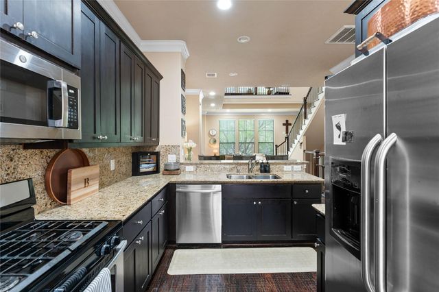 1045 W 22nd Street G, Houston, TX 77008