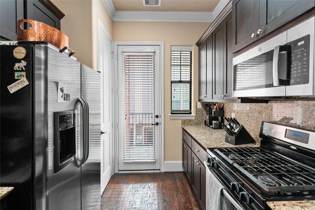 1045 W 22nd Street G, Houston, TX 77008