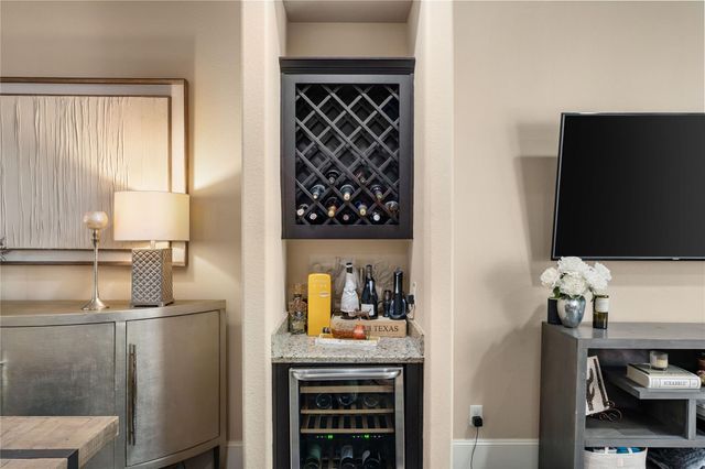 1045 W 22nd Street G, Houston, TX 77008