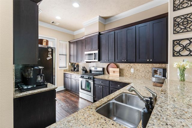 1045 W 22nd Street G, Houston, TX 77008