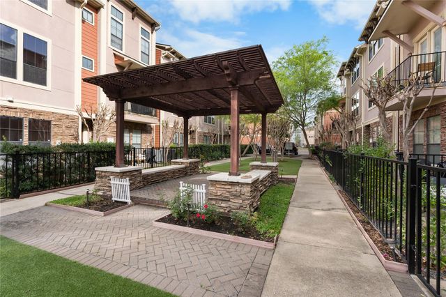 1045 W 22nd Street G, Houston, TX 77008