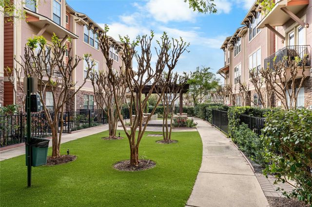 1045 W 22nd Street G, Houston, TX 77008