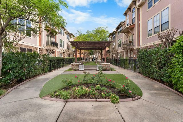 1045 W 22nd Street G, Houston, TX 77008