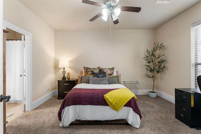 1045 W 22nd Street G, Houston, TX 77008