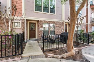 1045 W 22nd Street G, Houston, TX 77008