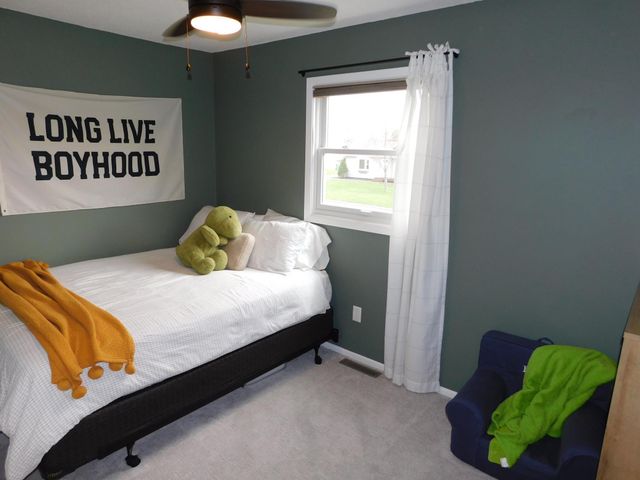 578 Guthrie Avenue N, Oakdale, MN 55128