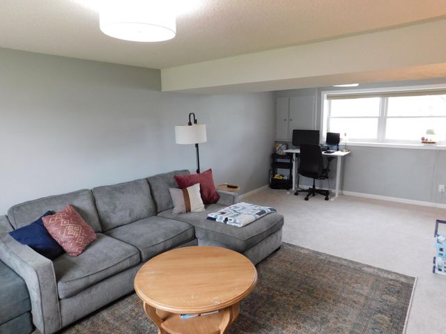 578 Guthrie Avenue N, Oakdale, MN 55128