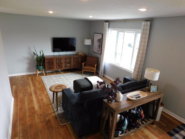 578 Guthrie Avenue N, Oakdale, MN 55128