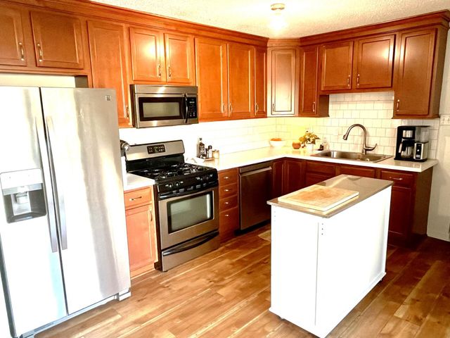 578 Guthrie Avenue N, Oakdale, MN 55128