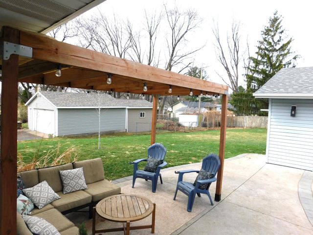 578 Guthrie Avenue N, Oakdale, MN 55128