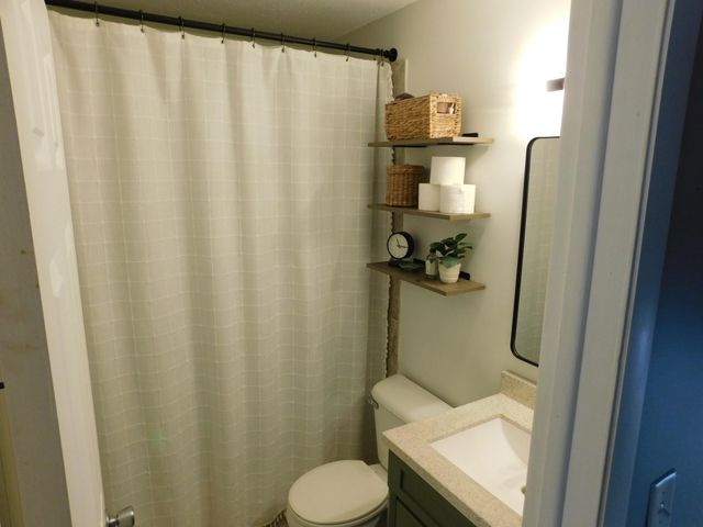 578 Guthrie Avenue N, Oakdale, MN 55128