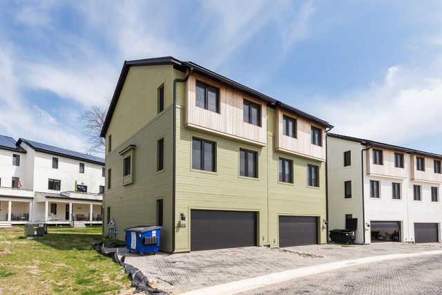 2292 Greenway Trail, Ann Arbor, MI 48104