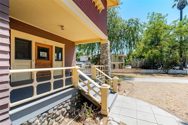 734 Saint John Avenue, Pasadena, CA 91105