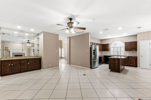 2130 MOLLYS WAY DR, San Antonio, TX 78232