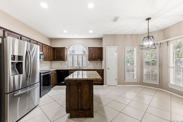 2130 MOLLYS WAY DR, San Antonio, TX 78232
