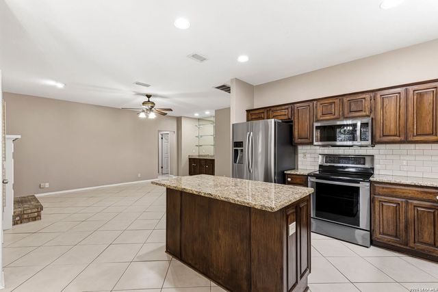 2130 MOLLYS WAY DR, San Antonio, TX 78232
