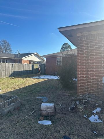 1212 Lavette St, Trumann, AR 72472