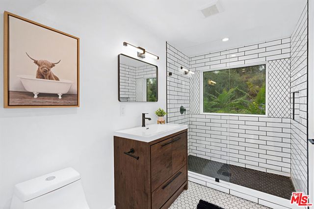 6331 Grape Place, Los Angeles, CA 90068