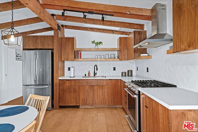 6331 Grape Place, Los Angeles, CA 90068
