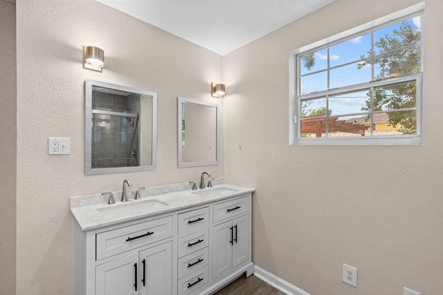 3919 Avenue O, Galveston, TX 77550