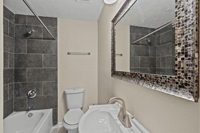 3919 Avenue O, Galveston, TX 77550