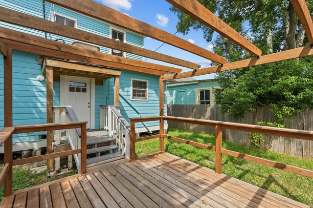 3919 Avenue O, Galveston, TX 77550