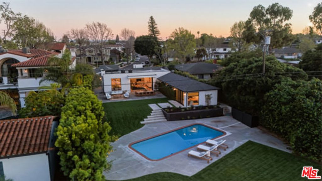 6321 Riggs Place, Los Angeles, CA 90045