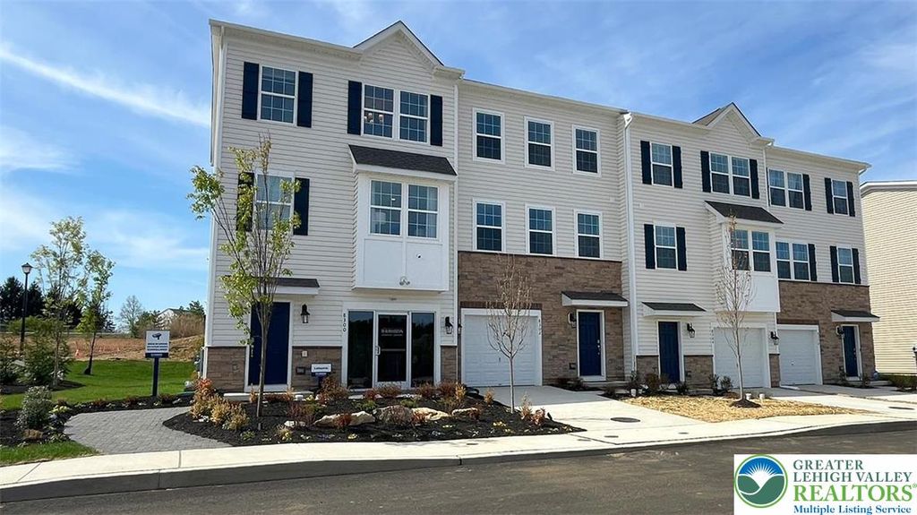 8212 Alexander Court, Upper Macungie Twp, PA 18031