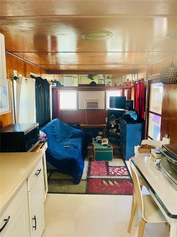 5075 CENTRAL AVENUE, De Leon Springs, FL 32130