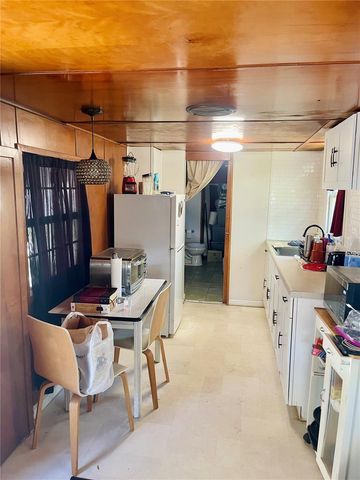 5075 CENTRAL AVENUE, De Leon Springs, FL 32130