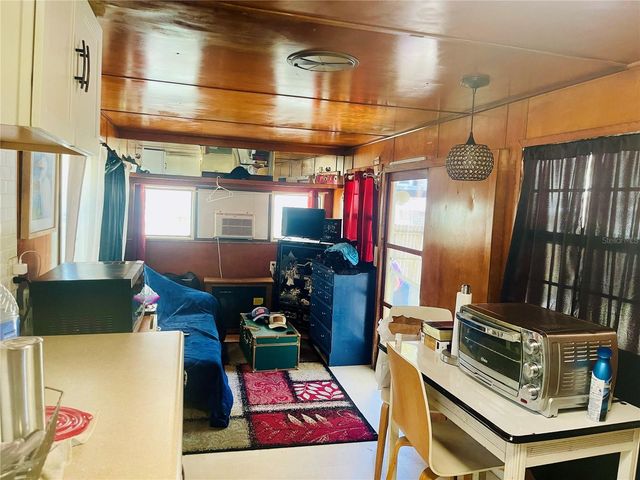 5075 CENTRAL AVENUE, De Leon Springs, FL 32130