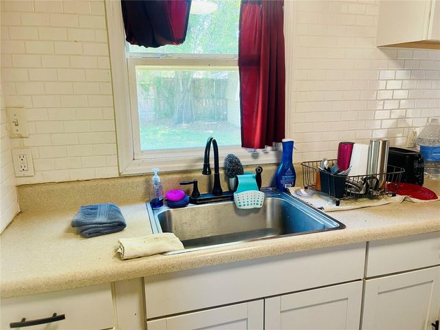 5075 CENTRAL AVENUE, De Leon Springs, FL 32130